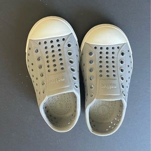 Native Toddler Size 6 Gray